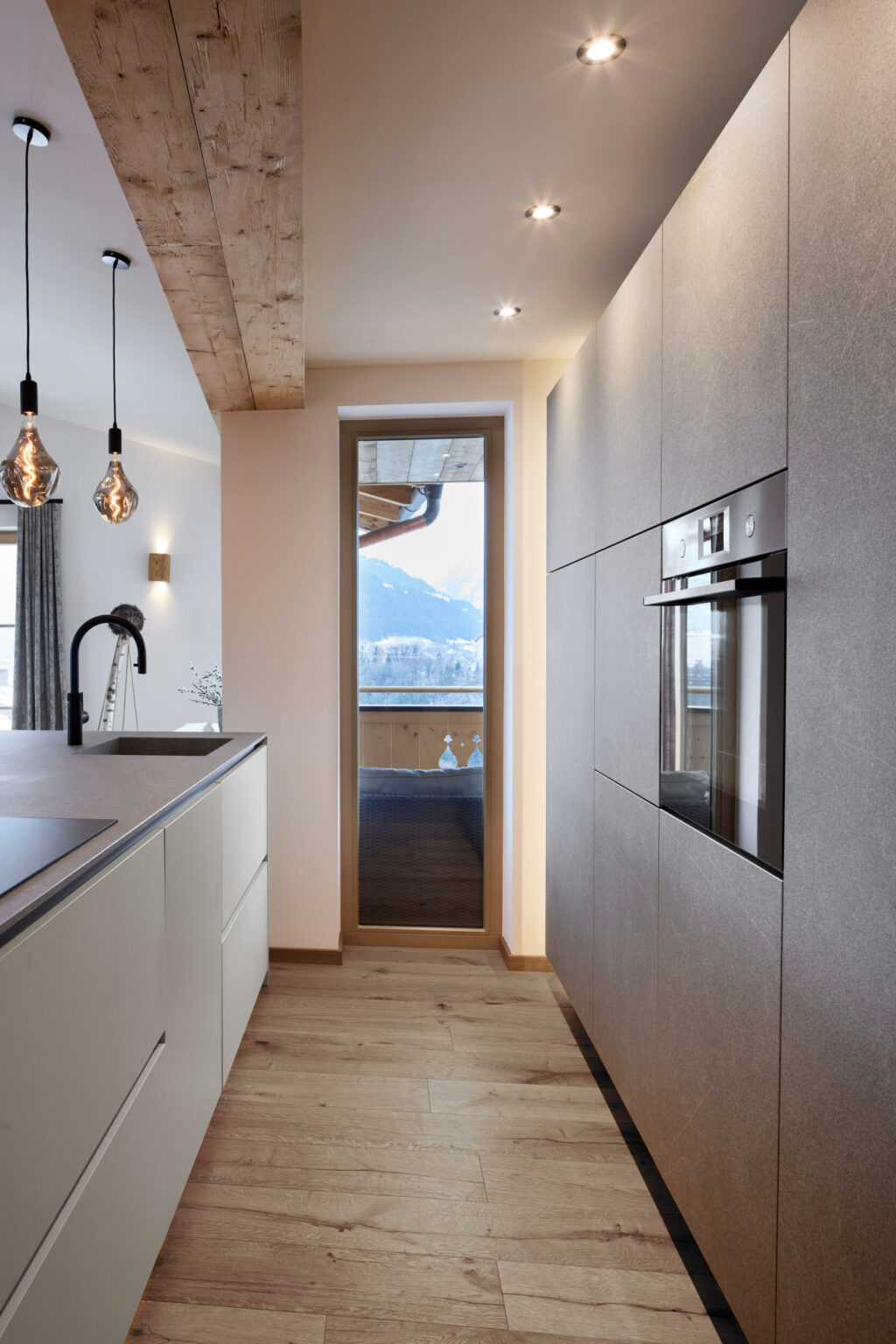 Die Fotos dürfen ausschließlich für PR- und Marketingmaßnahmen desr Firma Bruno Berger, Mittersill, Österreich verwendet werden.
Jegliche Nutzung Dritter (durch Verkauf oder Weitergabe) ist mit dem Bildautor, Michael Huber | www.huber-fotografie.at, gesondert zu vereinbaren.
Copyright aller Aufnahmen:
Michael Huber
5730 Mittersill. Hallenbadstraße 4
www.huber-fotografie.at
0664 / 250 86 32