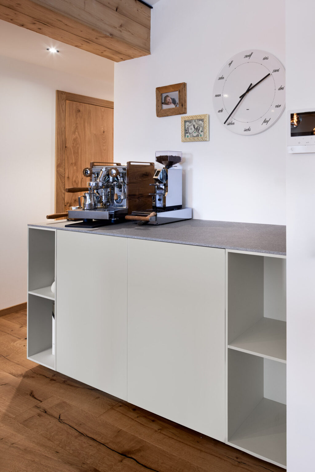 Die Fotos dürfen ausschließlich für PR- und Marketingmaßnahmen desr Firma Bruno Berger, Mittersill, Österreich verwendet werden.
Jegliche Nutzung Dritter (durch Verkauf oder Weitergabe) ist mit dem Bildautor, Michael Huber | www.huber-fotografie.at, gesondert zu vereinbaren.
Copyright aller Aufnahmen:
Michael Huber
5730 Mittersill. Hallenbadstraße 4
www.huber-fotografie.at
0664 / 250 86 32